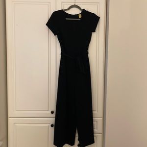 Club Monaco black, v-neck jumpsuit with tie waist. Size 4.